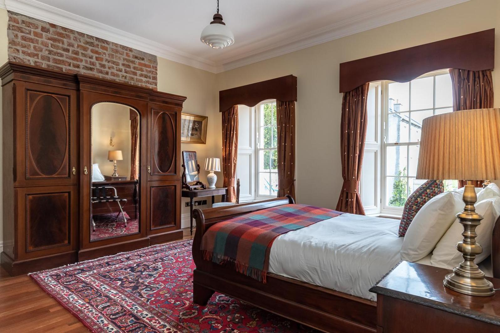 8 Bedroomed House Steeped In History Droíchead an Chláir Zewnętrze zdjęcie