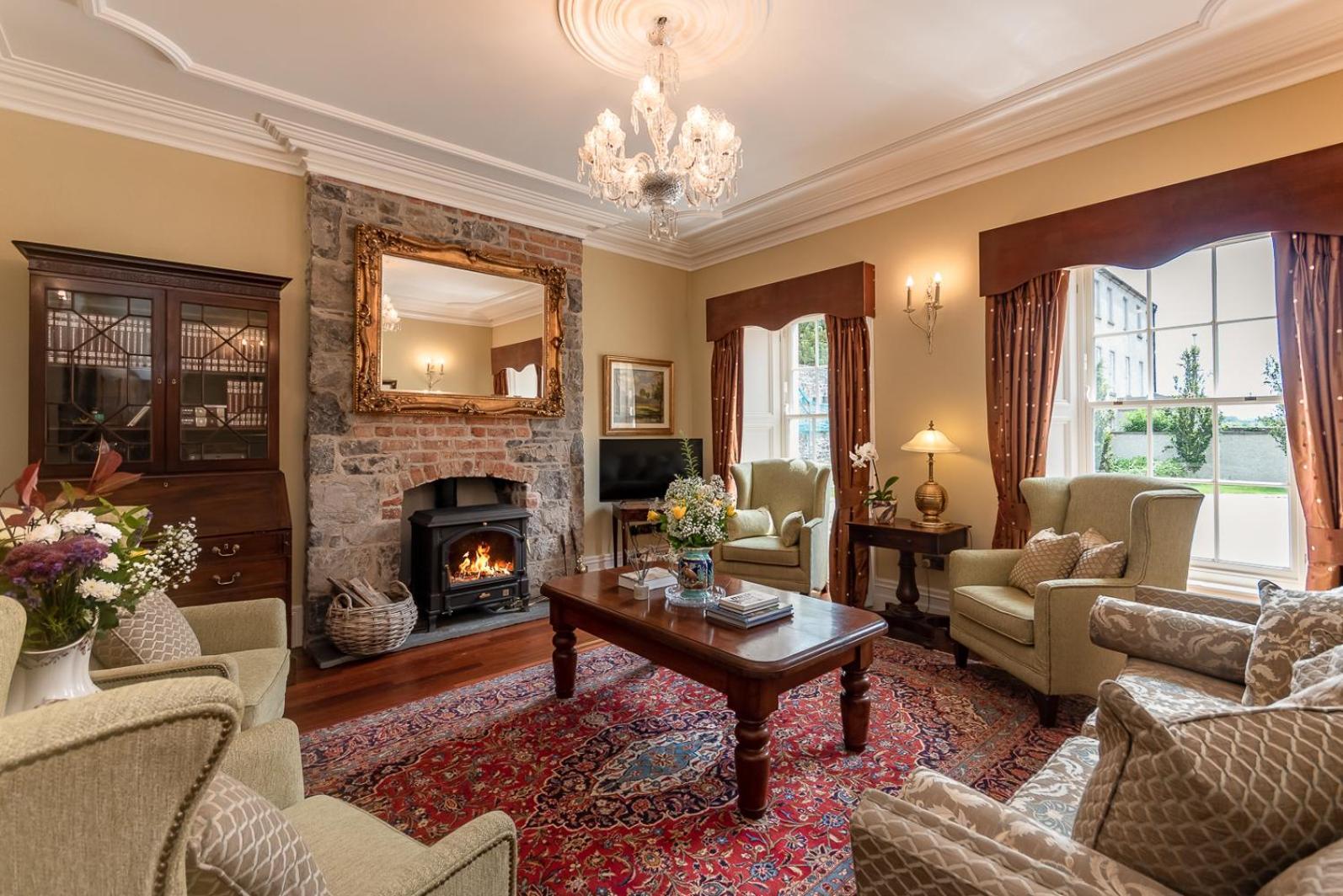 8 Bedroomed House Steeped In History Droíchead an Chláir Zewnętrze zdjęcie